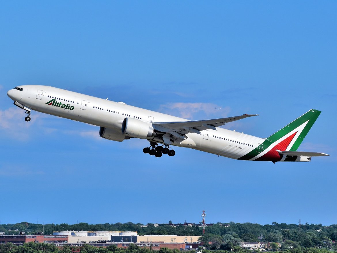 An Alitalia Boeing 777-300ER is taking off from Runway 4L at John F. Kennedy International Airport as Flight AZ609.