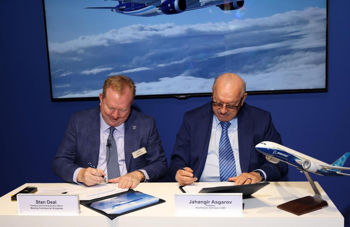 President of AZAL, Mr. Jahangir Asgarov, and Chief Executive Officer of Boeing Commercial Airplanes Stan Deal