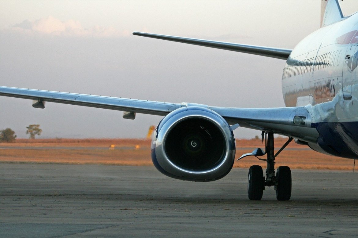 The image of a passenger jet Boeing 737.