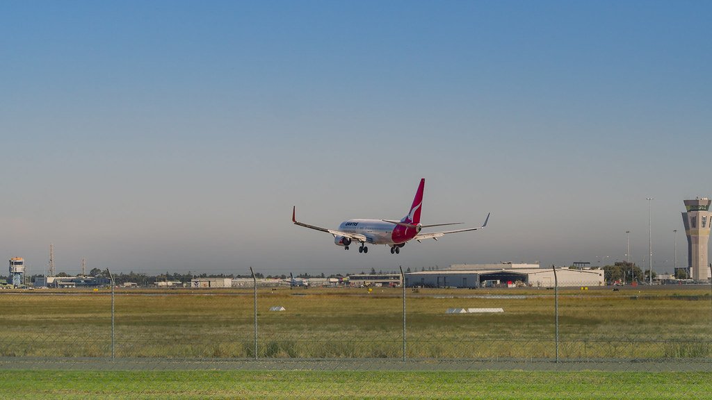 The image of Qantas B737 VH-VXM arriving from Melbourne.