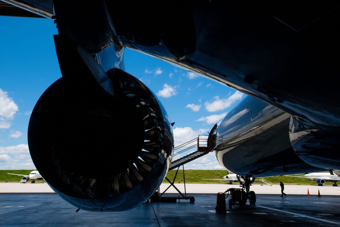 Photo of engine of Delta Air Lines.