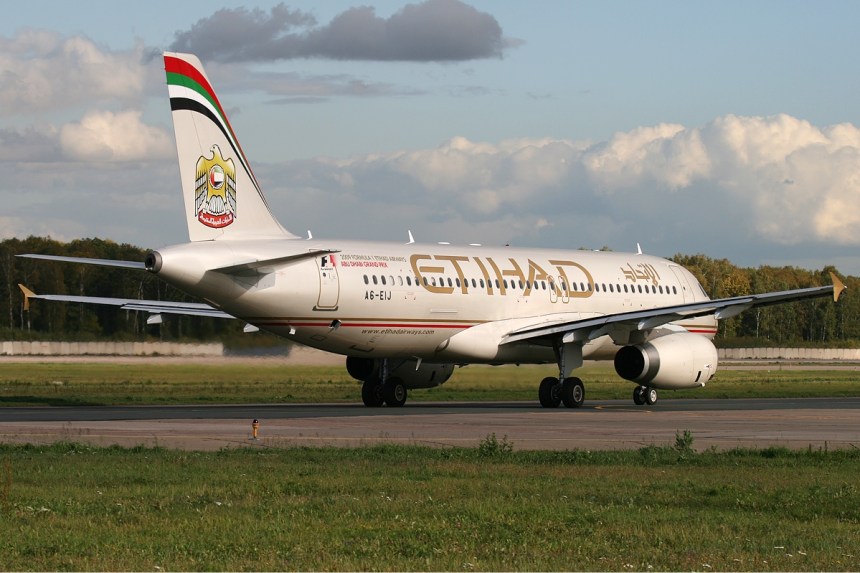 Etihad Airways Airbus A320 on the runway