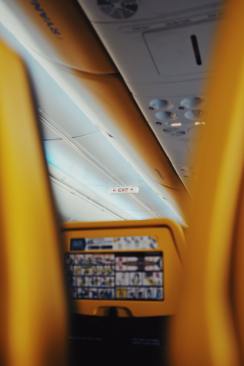 A seat view of a Ryanair 737-800 | Image by: Oscar Nord on Unsplash