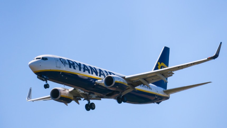 A Ryanair Boeing 737-800 in flight.