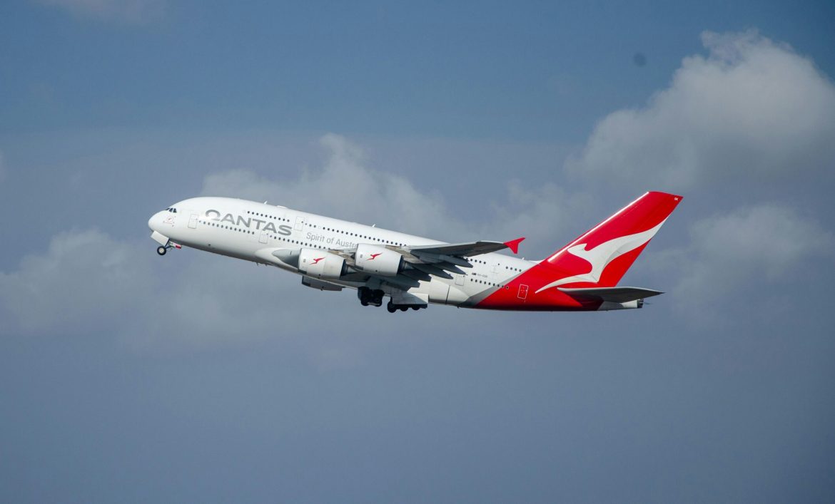 Qantas aircraft in the air from Sydney Airport (SYD) to Mascot NSW, Australia