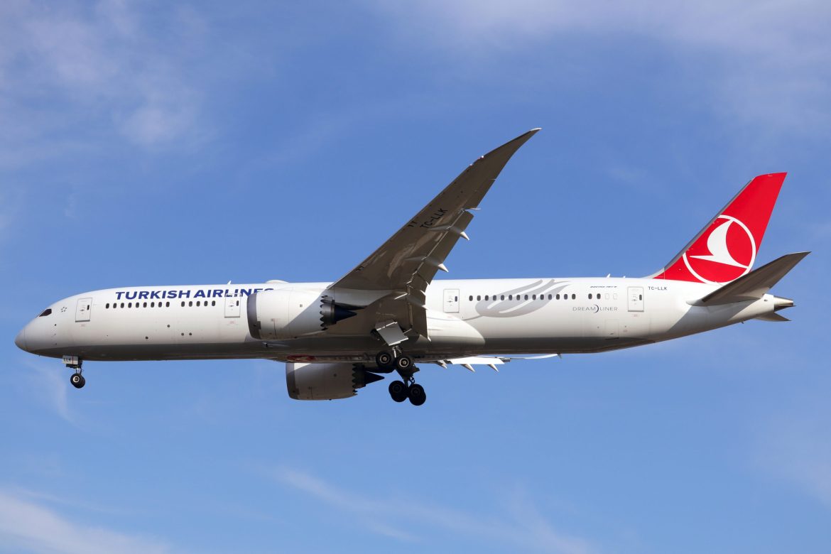 Turkish Airlines B787-9 Landing at Toronto Pearson Int'l Airport as TK17