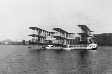 The Caprino CA-60 on Lake Maggiore. 